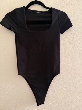 Dynamic Women's Black Short-Sleeve Square Scoop Neck Bodysuit
